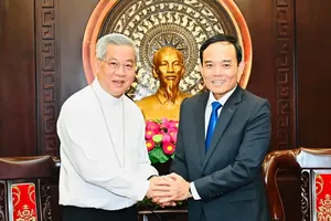 HCMC leaders receive delegations paying Tet greeting visits