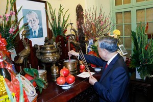 Party General Secretary pays tribute to late leaders ahead of Tet