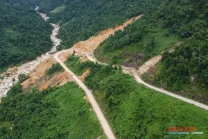 All vehicles allowed to travel through Khanh Le Pass