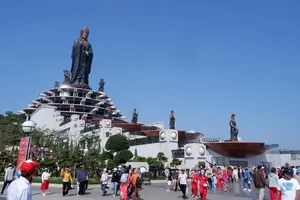 Ba Den Mountain receives nearly 330,000 pilgrims, visitors during Tet holiday