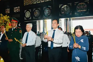 Leaders pay tribute at Saigon – Cho Lon – Gia Dinh Revolutionary Site