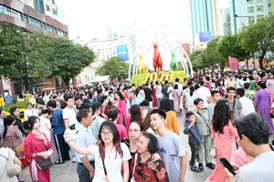 Tourism booms nationwide during Tet holiday