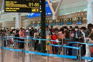 Passenger traffic through Tan Son Nhat Airport remains high after Tet