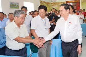 NA Chairman Tran Thanh Man, together with NA candidates, meets over 900 voters