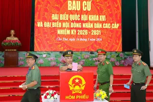 Armed forces vote early ahead of election day