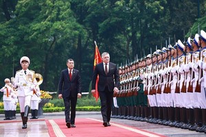 Vietnamese PM chairs official welcome ceremony for Slovak counterpart
