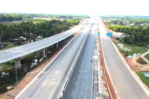 Delays persist on Bien Hoa–Vung Tau Expressway ahead of holiday rush