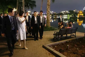 Korean President and his spouse take a walk around Hoan Kiem Lake