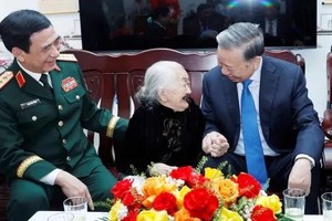 General Secretary and State President pays tribute to fallen heroes in Da Nang