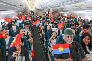 Vietnam Airlines marks Reunification Anniversary with special flight