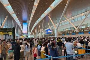 Tan Son Nhat Airport expects over 112,000 passengers on May 2