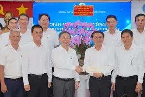 HCMC Party Committee delegation visits leading science, technology institutions