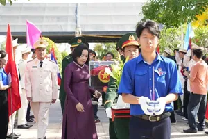 Hue holds memorial, burial service for Vietnamese martyrs returned from Laos