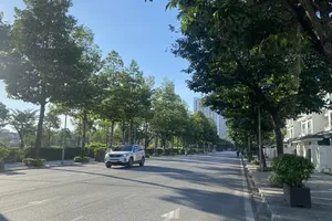 Extreme heat grips Northern and Central regions, Hanoi nears 40 degrees Celsius