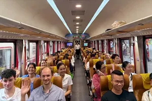 Vietnam Railways launches weekday commuter train for healthcare workers