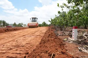 Lam Dong secures material supply for two expressway projects