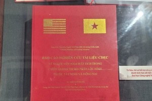 Files and memorabilia handed over to support campaign to locate fallen soldiers