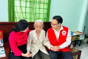 Ho Chi Minh City pays tribute to war veterans and national contributors