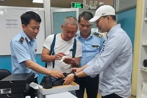Nearly 50,000 counterfeit Nike shoes uncovered in HCMC before export to U.S.