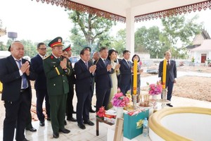 Vietnam pays tribute to fallen heroes in Laos on War Invalids and Martyrs' Day