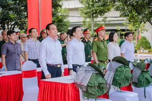 An Khanh Ward pays tribute to fallen heroes, honors meritorious families