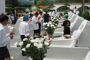 Ha Tinh pays tribute to 10 heroic female youth volunteers at Dong Loc Junction
