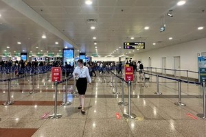 Noi Bai cuts immigration wait time with separate lanes for Vietnamese citizens