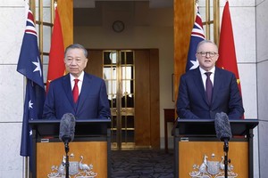 Top leader To Lam, Australian PM meet the press following talks