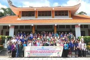 Lao, Cambodian students visit historic sites, craft villages in Ho Chi Minh City