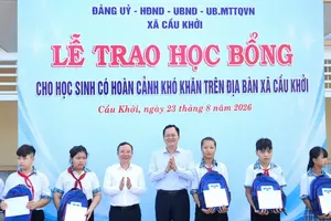 Scholarships, school supplies given to disadvantaged students in Tay Ninh