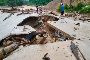 Floods isolate highland communities in Nghe An Province