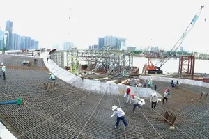 Towing of water coconut leaf-shaped Saigon River pedestrian bridge span delayed 