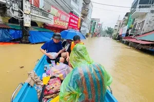 Over 6,800 households cut off by flooding as Hanoi issues level-3 flood alert