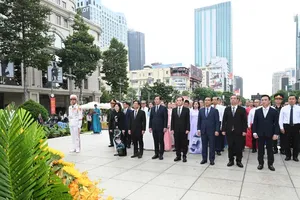 Ho Chi Minh City delegations pay tribute to fallen heroes