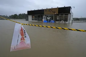 Bão Dujuan áp sát, Nhật Bản cảnh báo mưa lớn, gió mạnh