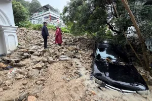 Mưa to gây lũ quét trên đảo Phuket, Thái Lan