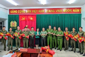 Biểu dương lực lượng cứu nạn giải cứu 127 người dân mắc kẹt trong mưa lớn