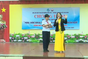  Hơn 1.000 học sinh được hướng dẫn cách bảo vệ bản thân