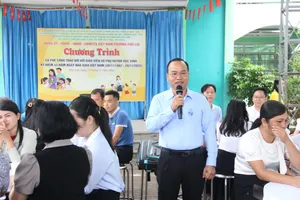 Giáo viên, người dân đóng góp ý kiến về công tác dân sinh