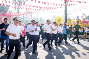 Hơn 1.200 người tham dự Ngày chạy Olympic tại phường Tân Uyên