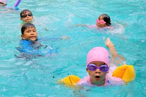 Dạy bơi miễn phí, giúp trẻ có mùa hè an toàn