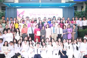 Gần 2.000 học sinh được nguyên Phó Chủ tịch nước Trương Mỹ Hoa truyền lửa