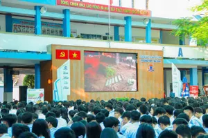 Tiết học lịch sử đặc biệt của gần 2.300 học sinh TPHCM