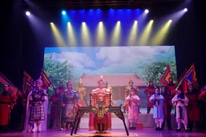 Trong vai danh tướng Lý Thường Kiệt, NSƯT Chí Linh thể hiện vẻ đẹp ấn tượng của một vị tướng tài giỏi cả về văn, võ, binh pháp.