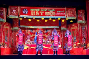 Nghệ sĩ Nhà hát Nghệ thuật Hát bội TPHCM thực hiện các nghi thức của Lễ Giỗ Tổ Sân khấu. Ảnh: THÚY BÌNH