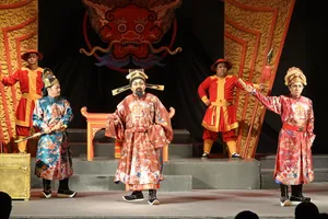 Vở kịch "Đức Thượng công Tả quân Lê Văn Duyệt – Người mang chín án tử" được dàn dựng với nhiều tình huống cao trào, kịch tính, hấp dẫn… về vị quan thanh liêm, nghiêm minh, chính trực, tài giỏi, luôn một lòng vì dân, vì nước. Ảnh: THÚY BÌNH