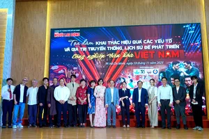 Các đại biểu tham dự Tọa đàm “Khai thác hiệu quả các yếu tố và giá trị truyền thống lịch sử để phát triển công nghiệp văn hóa Việt Nam”. Ảnh: THÚY BÌNH