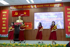 Tiết mục tứ ca "Điệp khúc mùa xuân" của Hội LHPN phường Tân Sơn Hòa. Ảnh: THÚY BÌNH