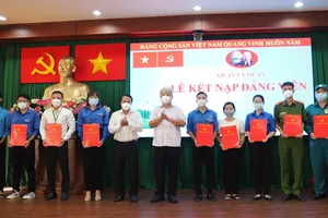 Quận 7 tổ chức 5 đợt kết nạp Đảng tại tuyến đầu với 175 đảng viên mới