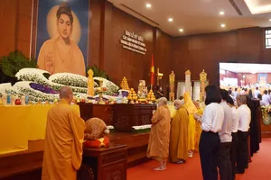 Để người mất nhẹ gót trở về lòng đất mẹ  ​